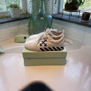 Off-white low vulcanized calf leather white blue